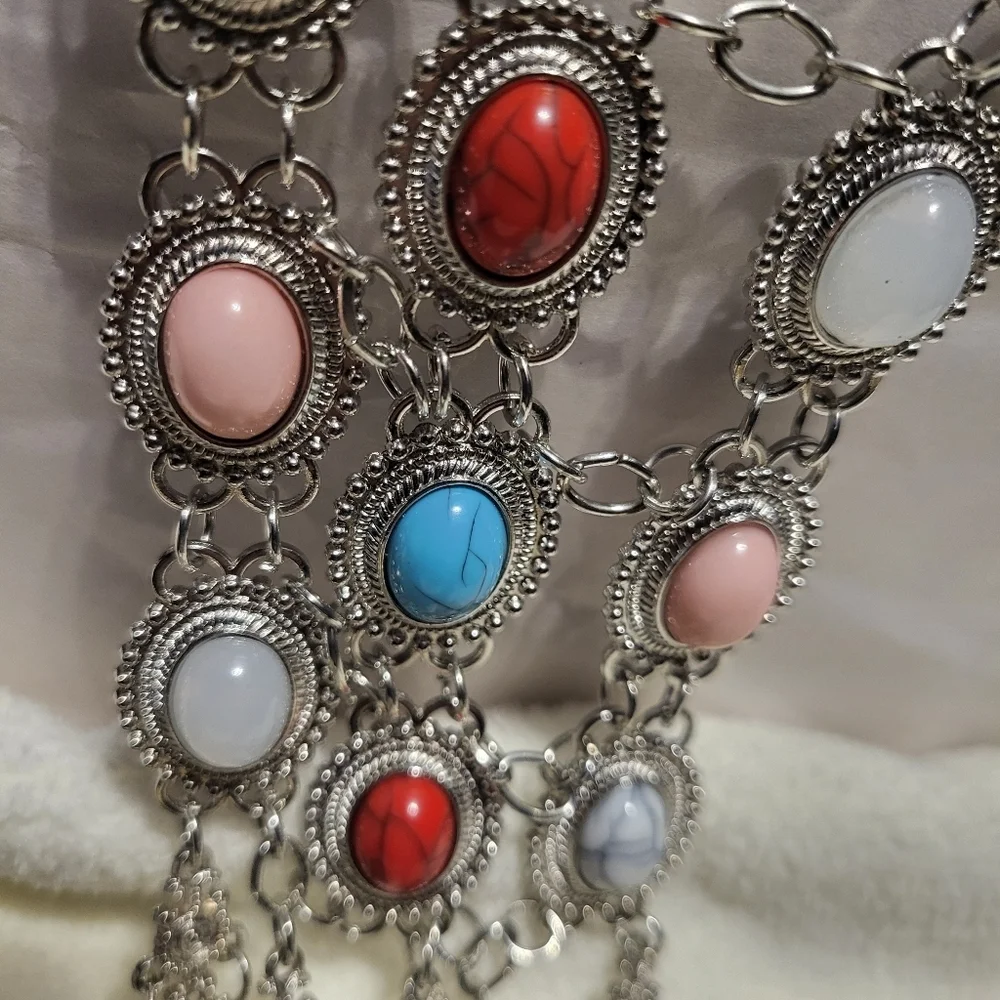 BOLD MULTI COLORED SILVER TONE STAYEMENT NECKLACE